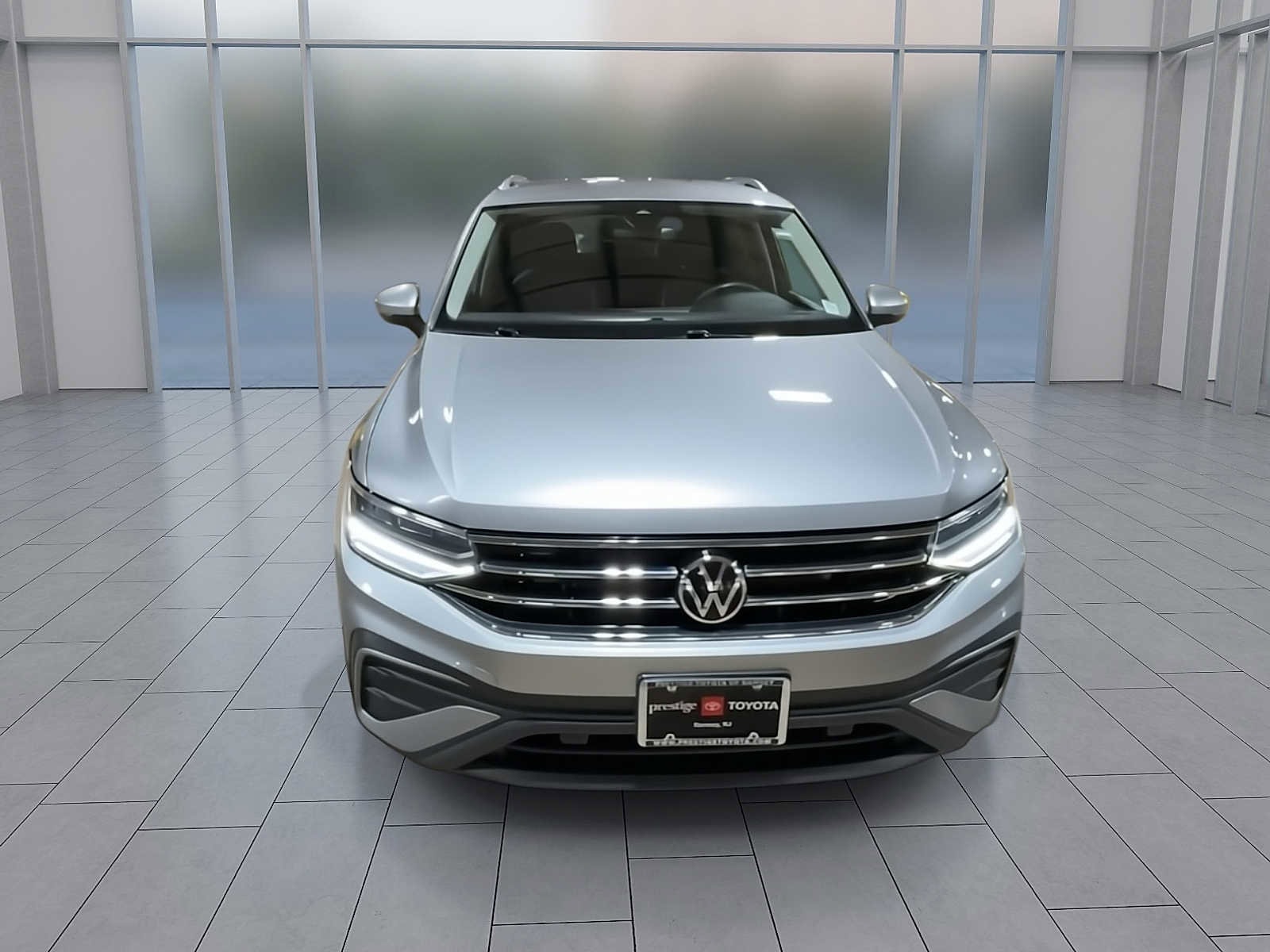 Thumbnail: 2023 Volkswagen Tiguan - 2