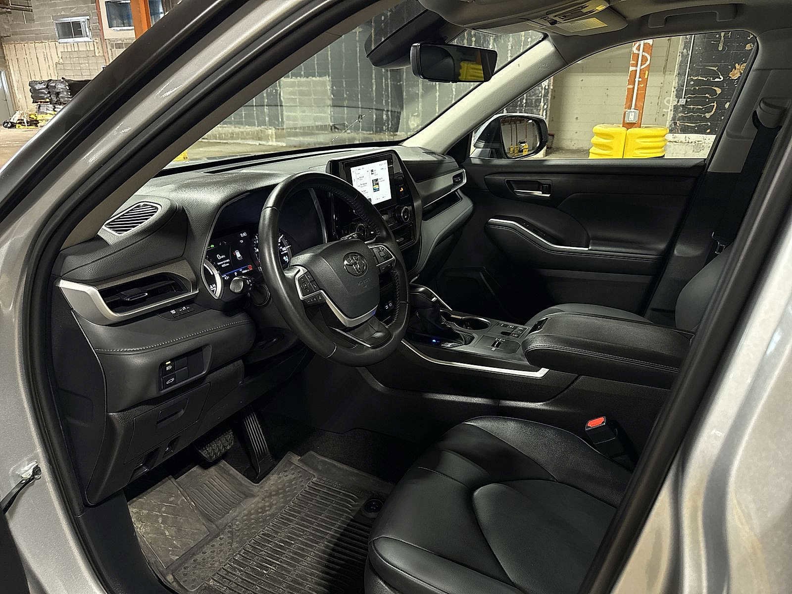 Thumbnail: 2025 Toyota Highlander - 32