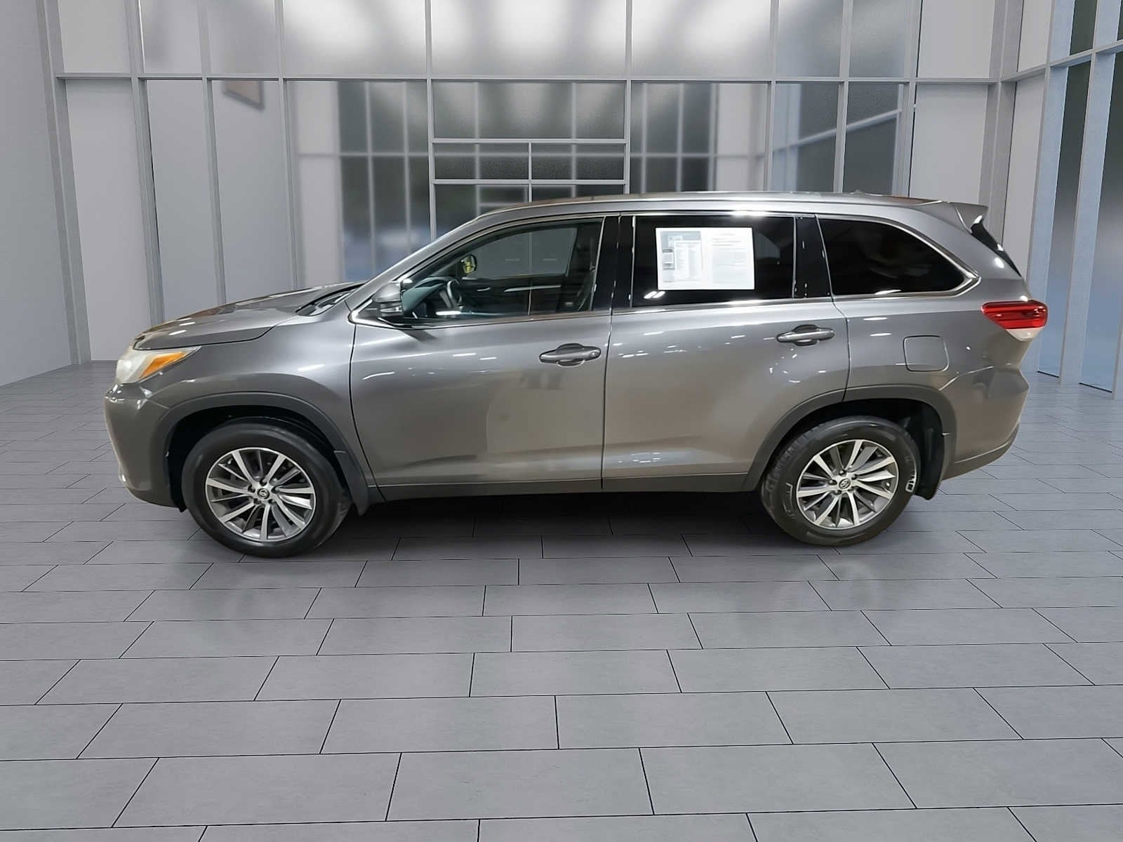 Thumbnail: 2019 Toyota Highlander - 5