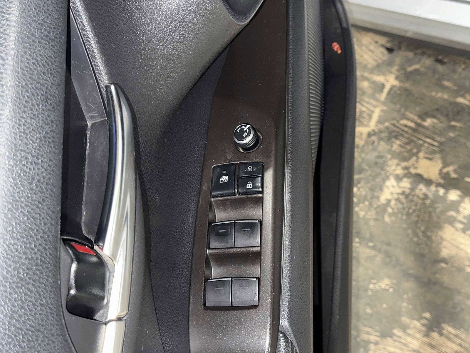 Thumbnail: 2022 Toyota Camry - 22