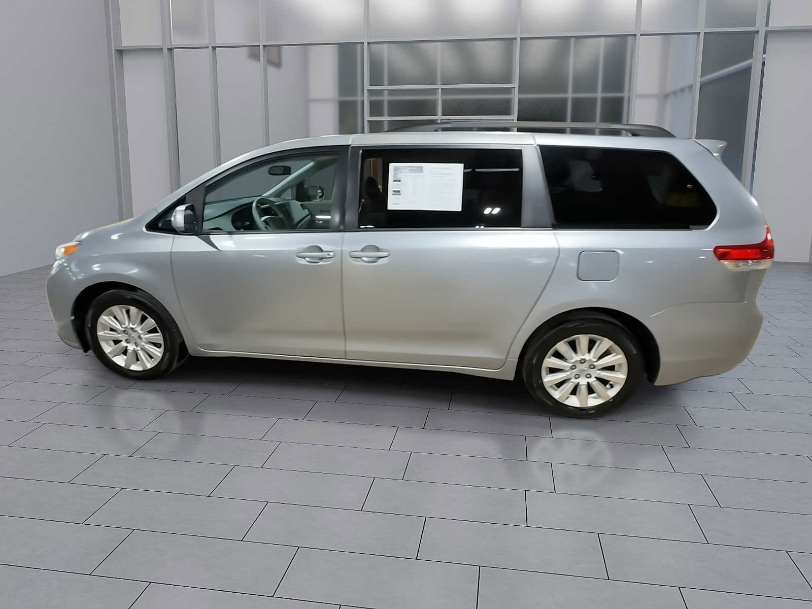 Thumbnail: 2014 Toyota Sienna - 7