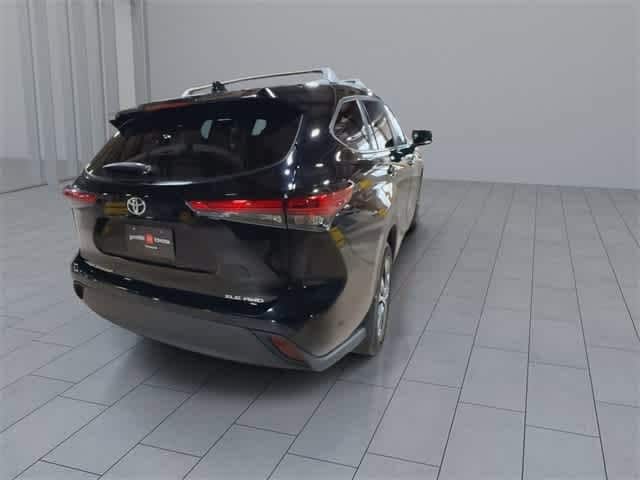 Thumbnail: 2023 Toyota Highlander - 8