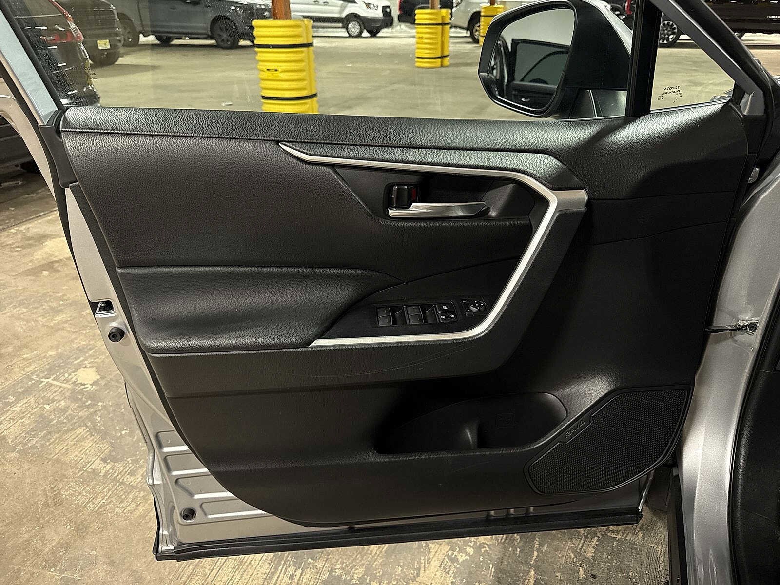 Thumbnail: 2022 Toyota RAV4 - 29