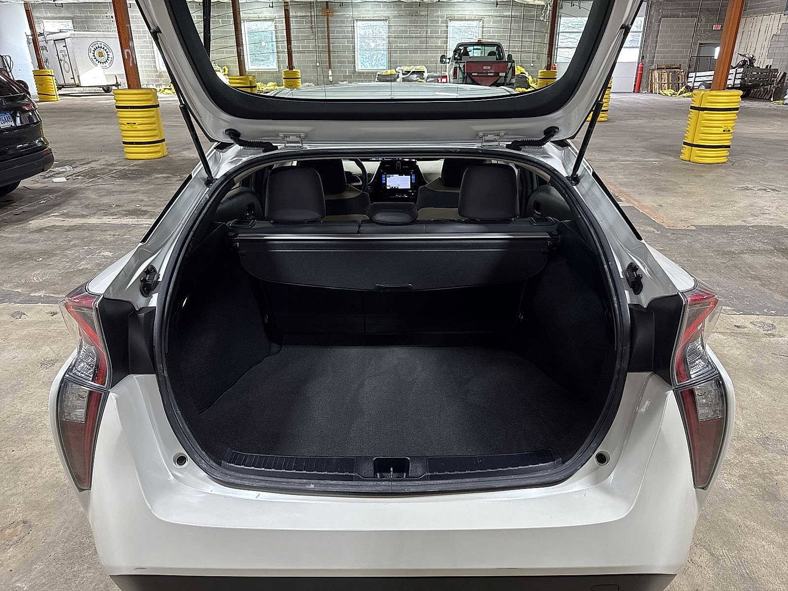 Thumbnail: 2016 Toyota Prius - 11