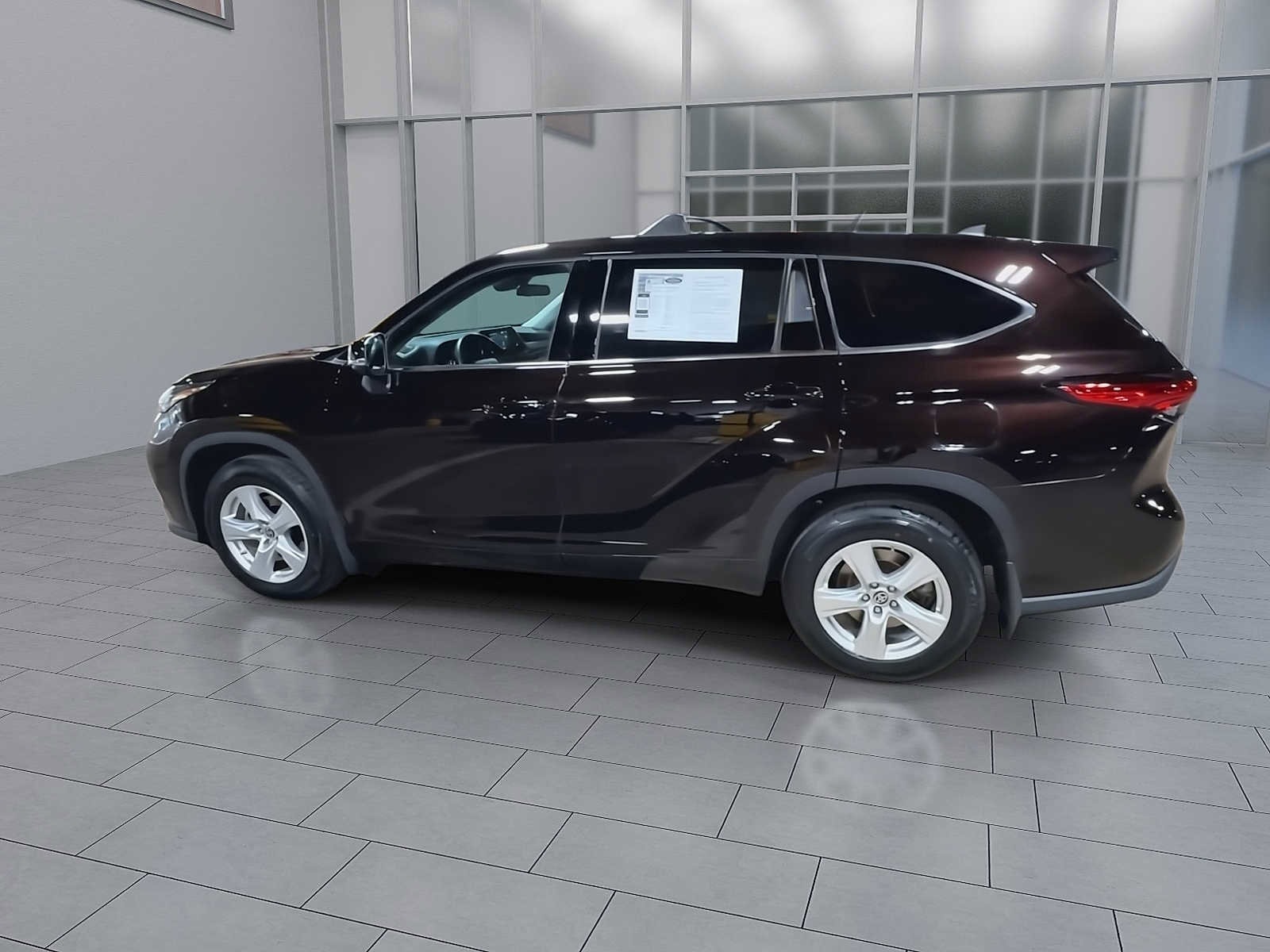 Thumbnail: 2022 Toyota Highlander - 5