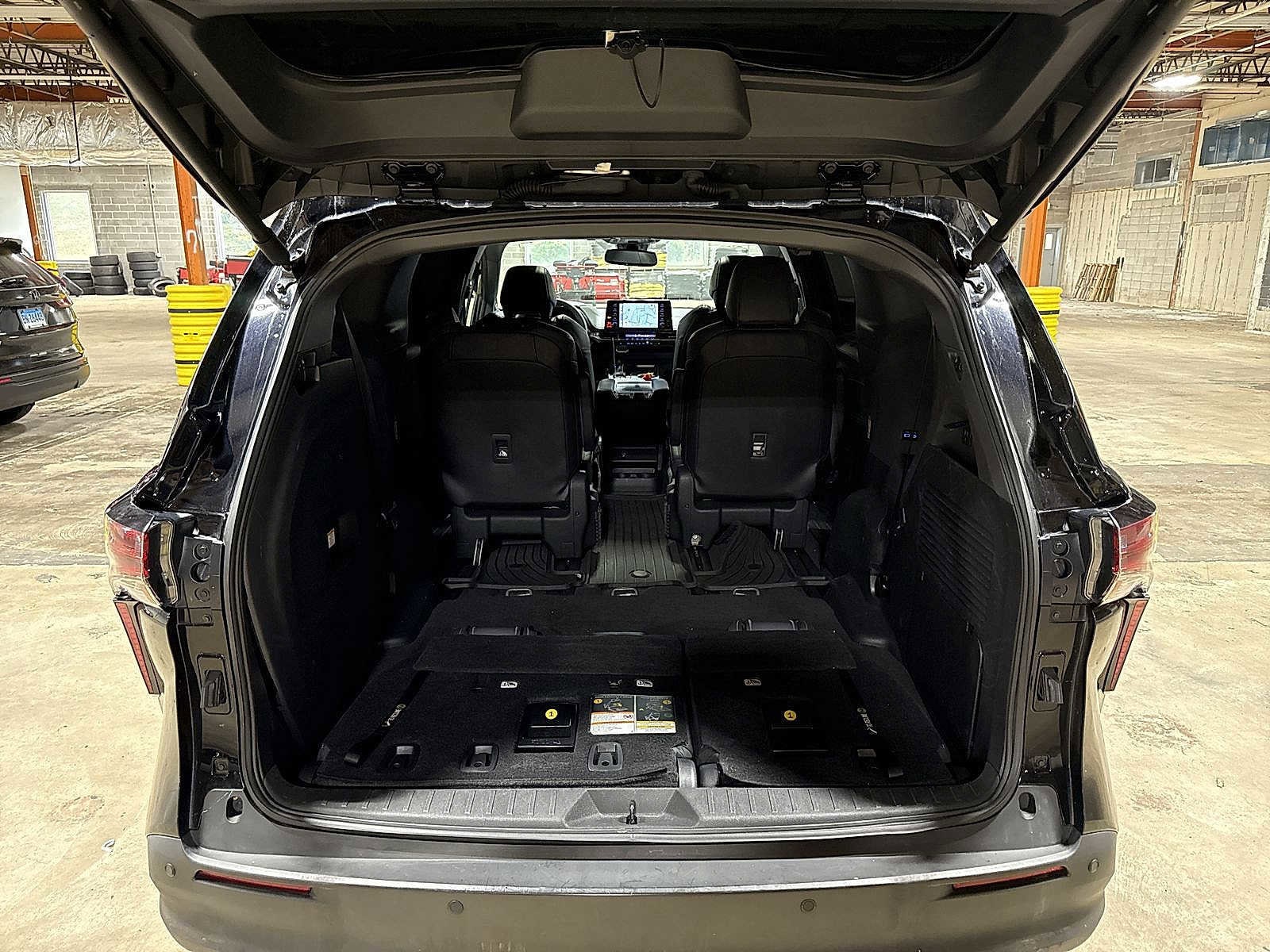 Thumbnail: 2022 Toyota Sienna - 11