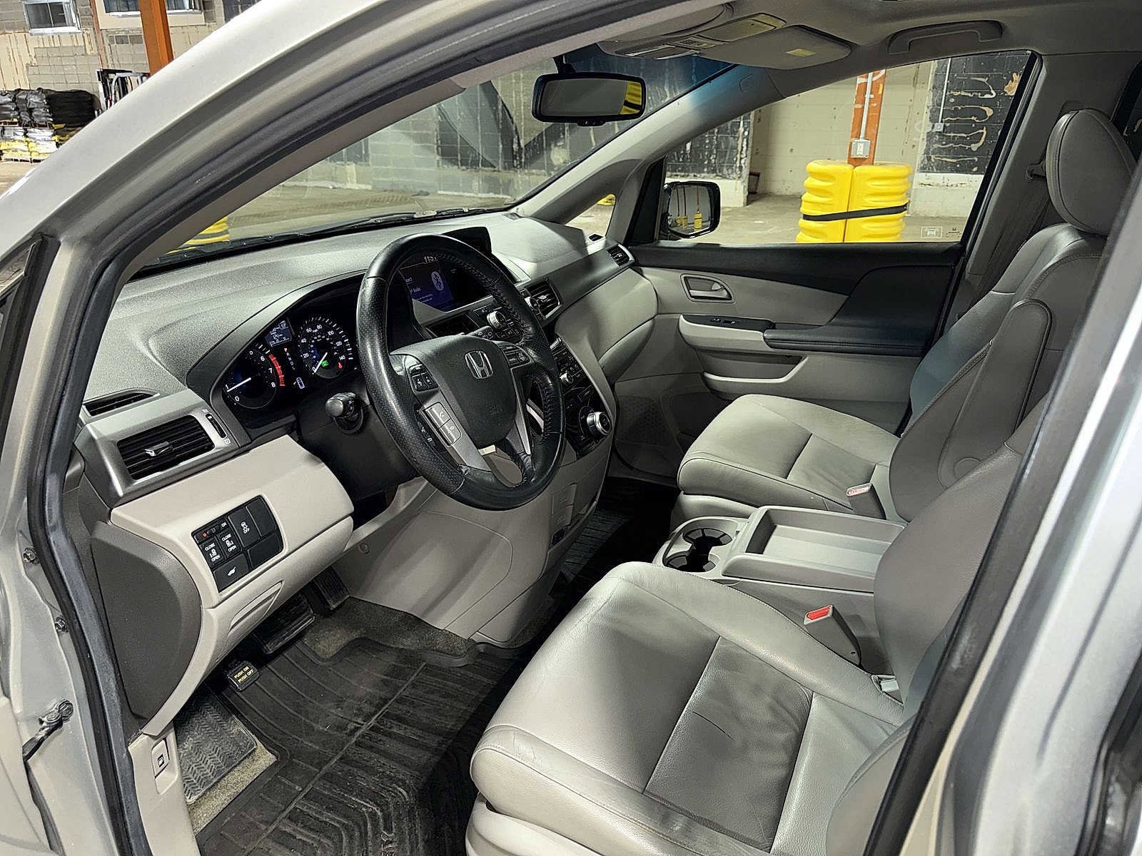 Thumbnail: 2012 Honda Odyssey - 29