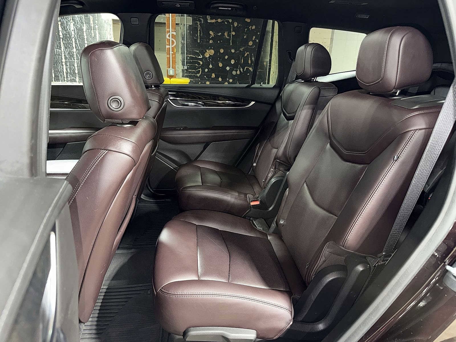 Thumbnail: 2021 Cadillac XT6 - 17