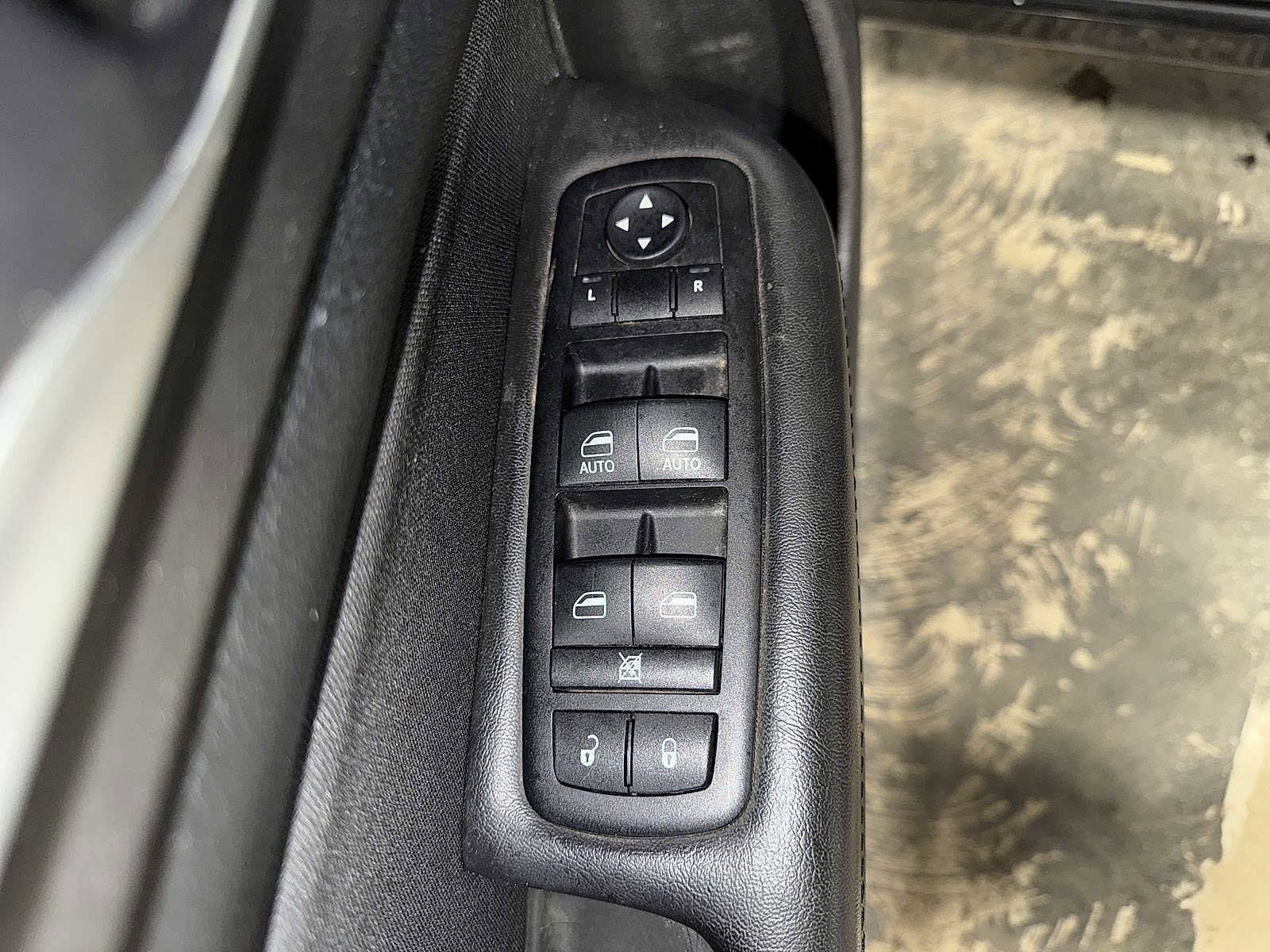 Thumbnail: 2015 Chrysler 200 - 21