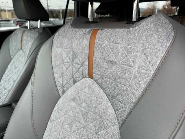 Thumbnail: 2022 Toyota Highlander - 7