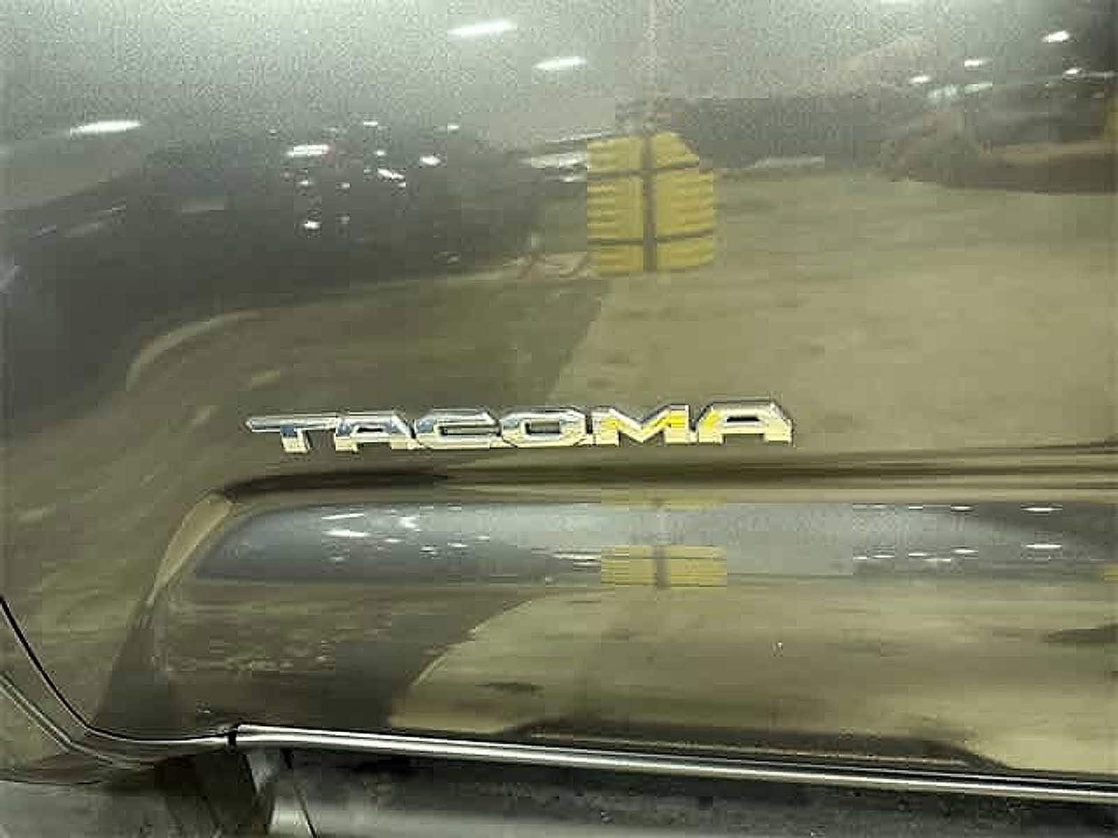 Thumbnail: 2022 Toyota Tacoma - 38