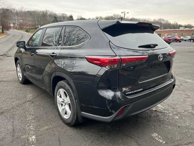 Thumbnail: 2023 Toyota Highlander - 6