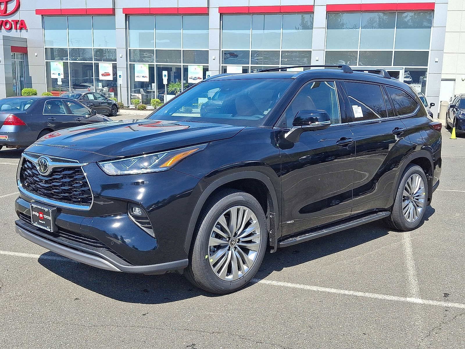 Thumbnail: 2026 Toyota Highlander - 10