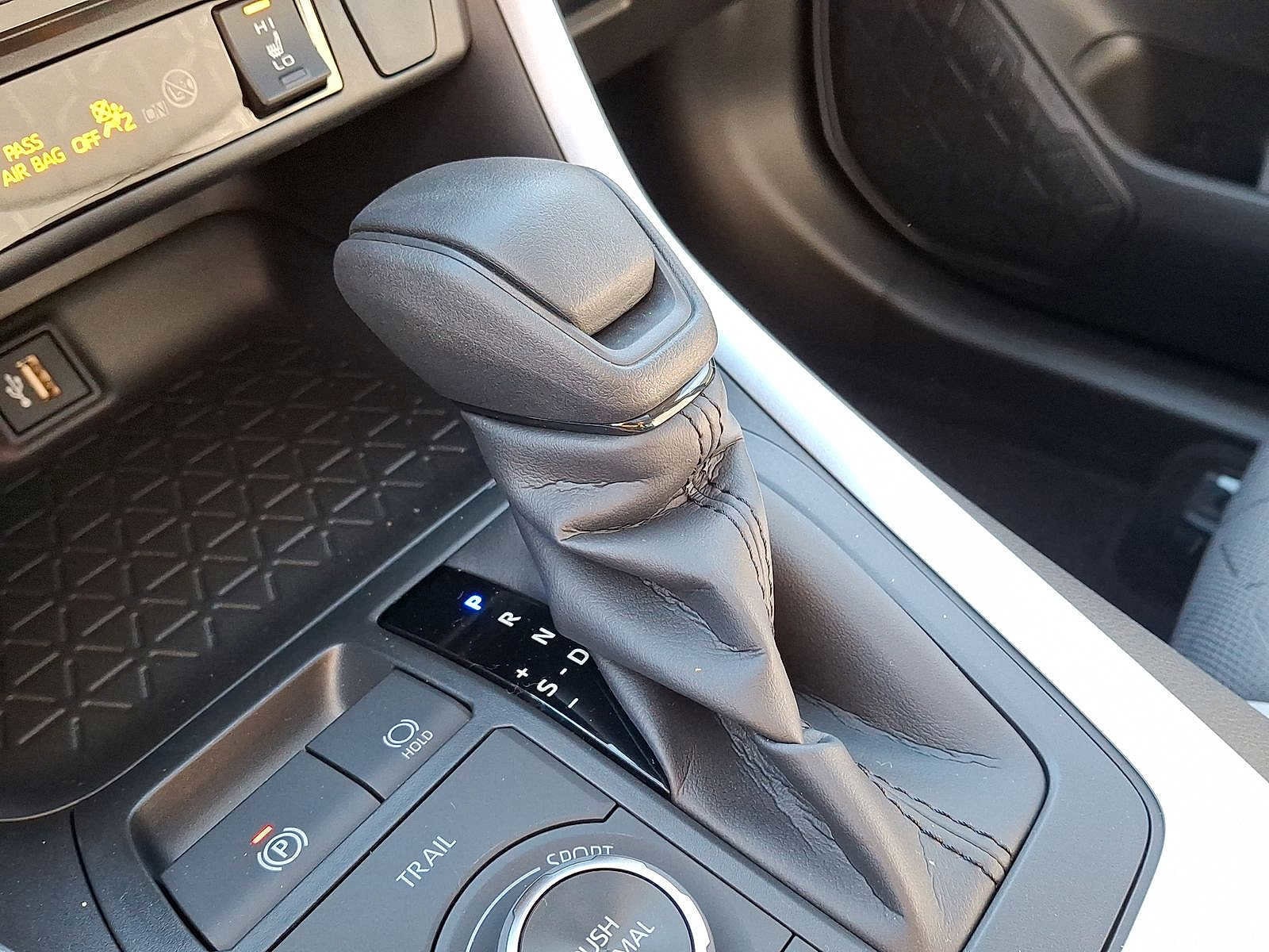 Thumbnail: 2025 Toyota RAV4 - 13