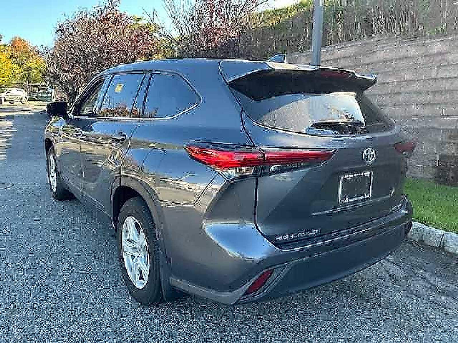 Thumbnail: 2022 Toyota Highlander - 6