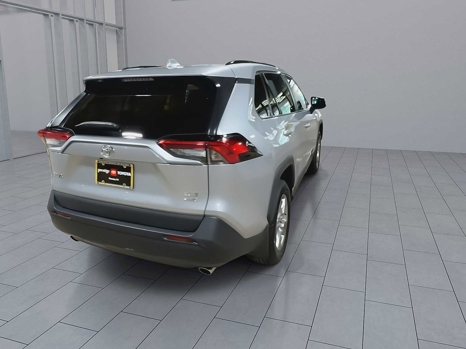 Thumbnail: 2022 Toyota RAV4 - 8