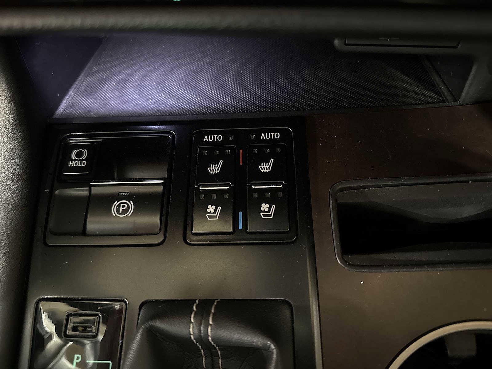 Thumbnail: 2022 Lexus RX - 31