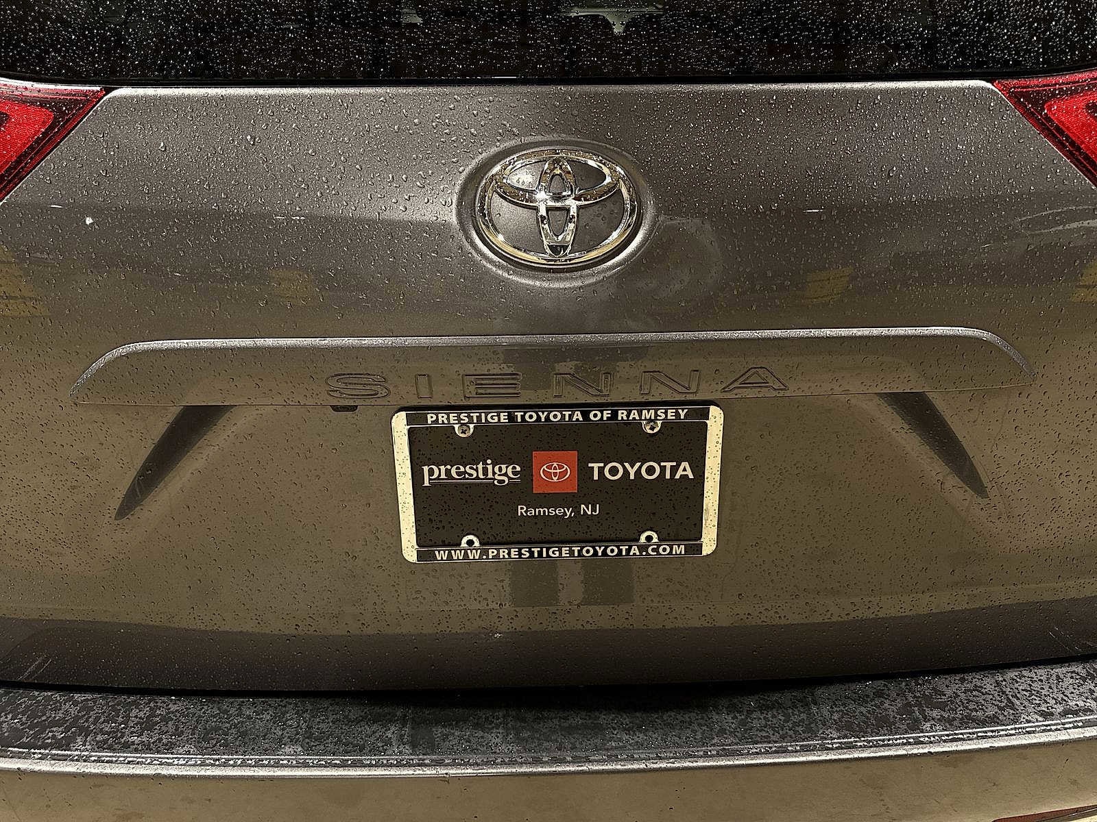 Thumbnail: 2020 Toyota Sienna - 26