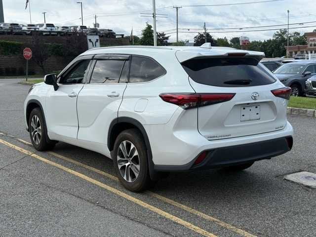 Thumbnail: 2022 Toyota Highlander - 6