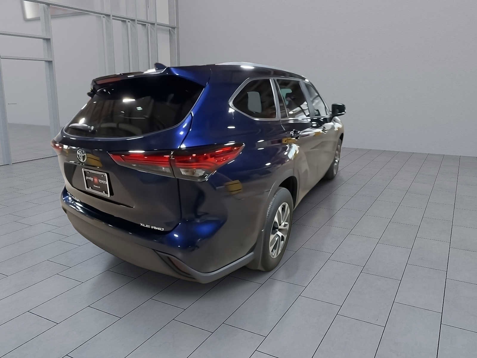 Thumbnail: 2023 Toyota Highlander - 8