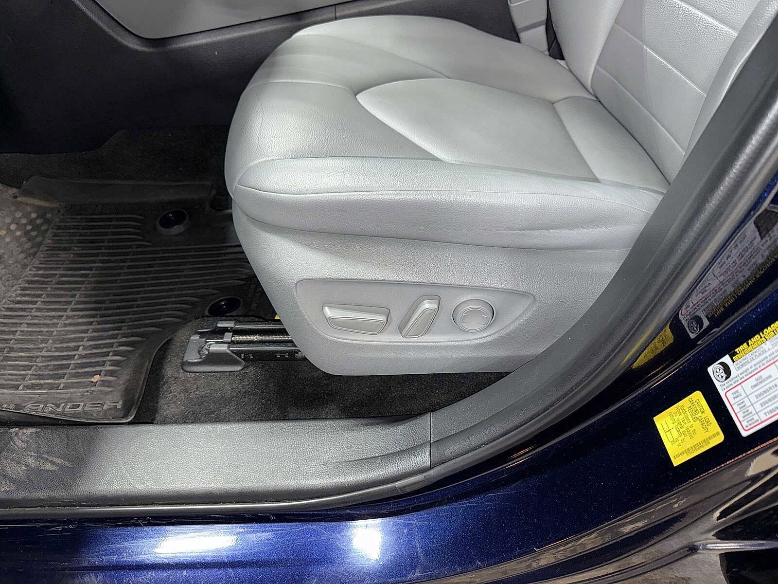 Thumbnail: 2023 Toyota Highlander - 24