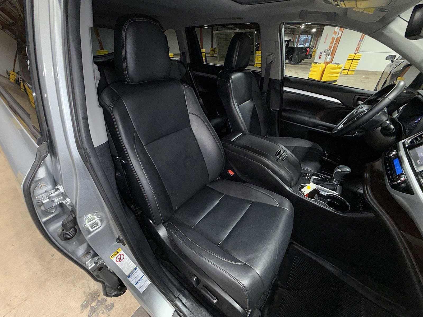 Thumbnail: 2019 Toyota Highlander - 16