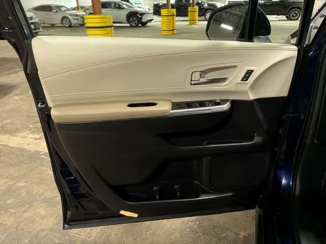 Thumbnail: 2023 Toyota Sienna - 33