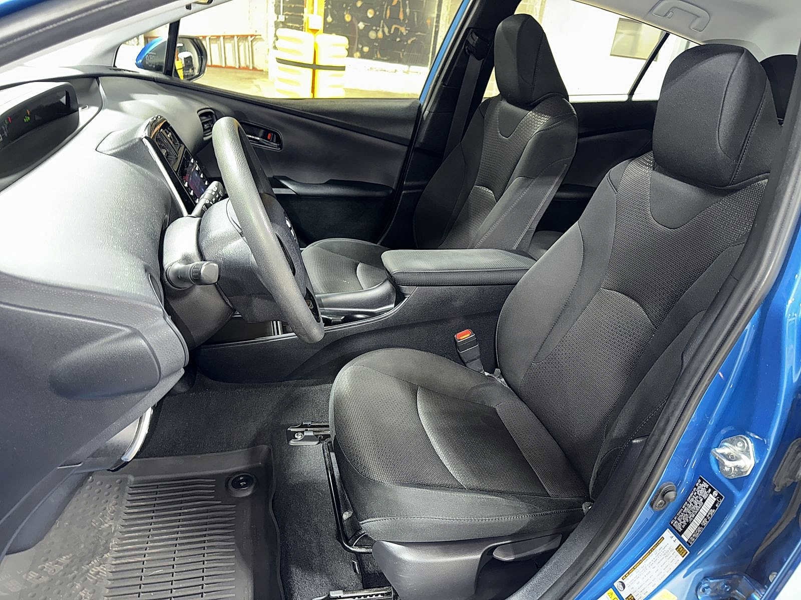 Thumbnail: 2022 Toyota Prius - 15