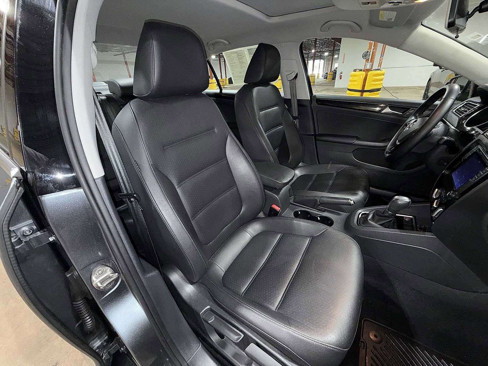 Thumbnail: 2016 Volkswagen Jetta - 16