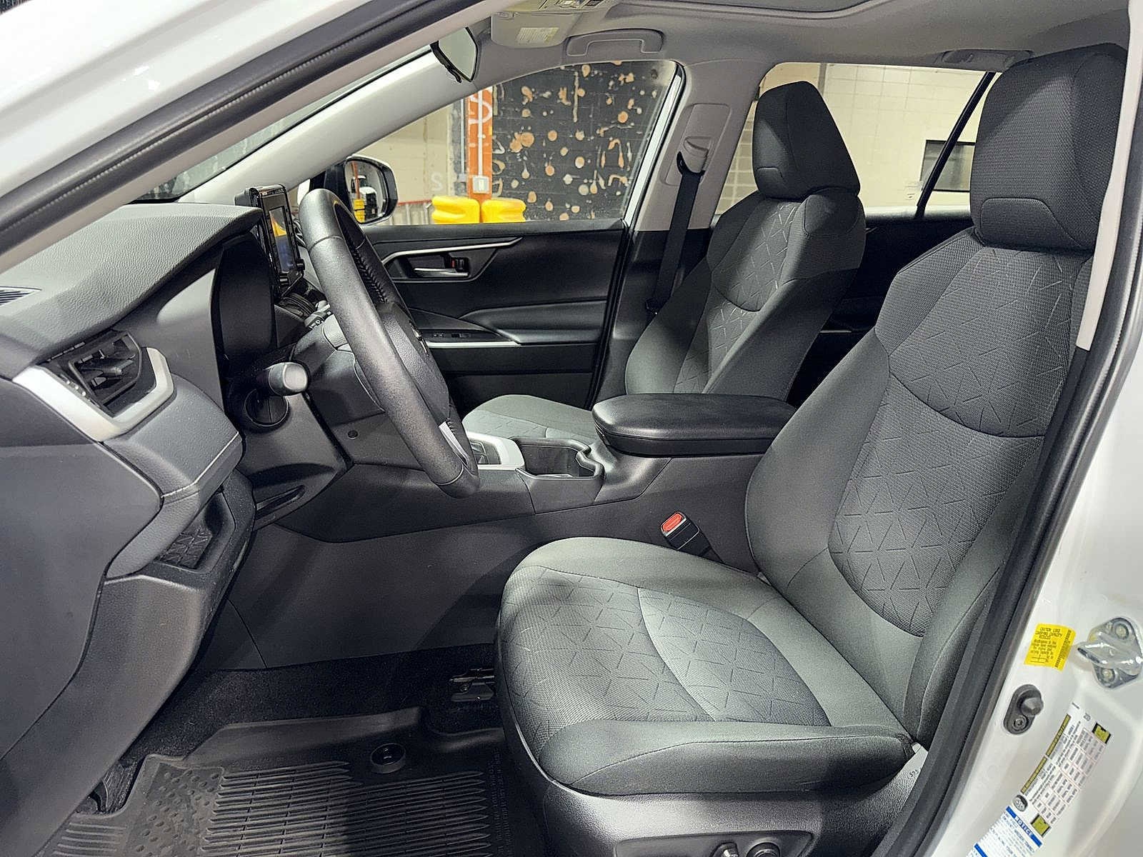 Thumbnail: 2022 Toyota RAV4 - 15