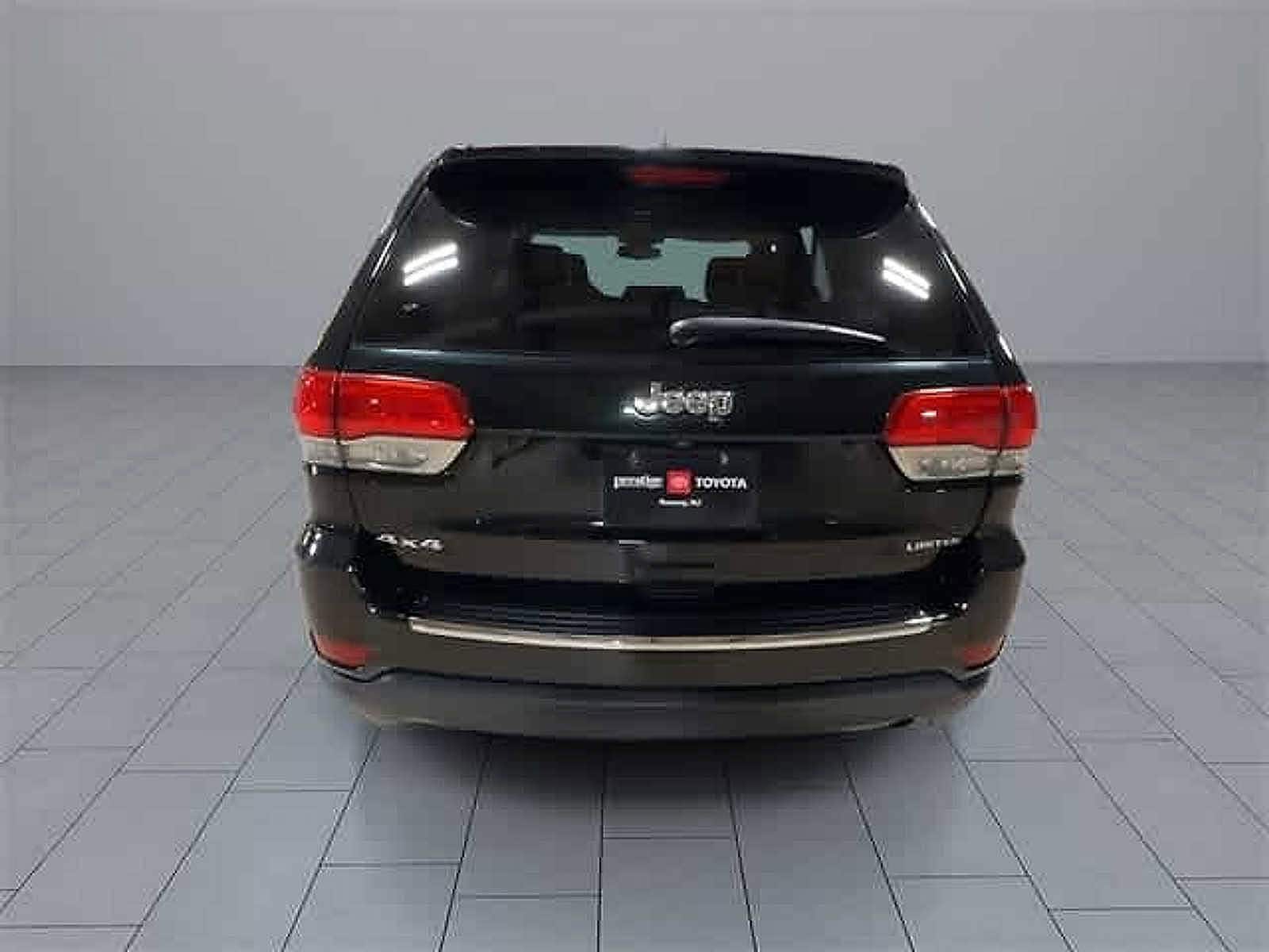 Thumbnail: 2015 Jeep Grand Cherokee - 12