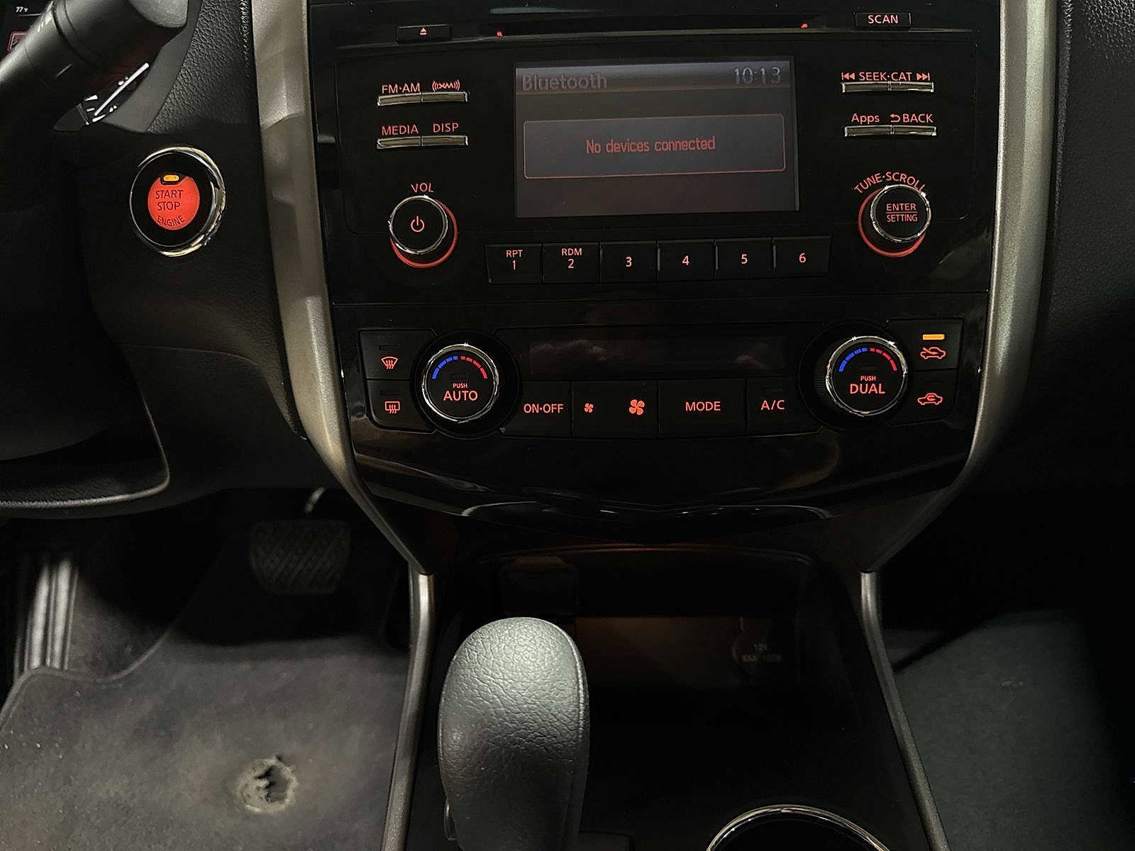 Thumbnail: 2015 Nissan Altima - 21