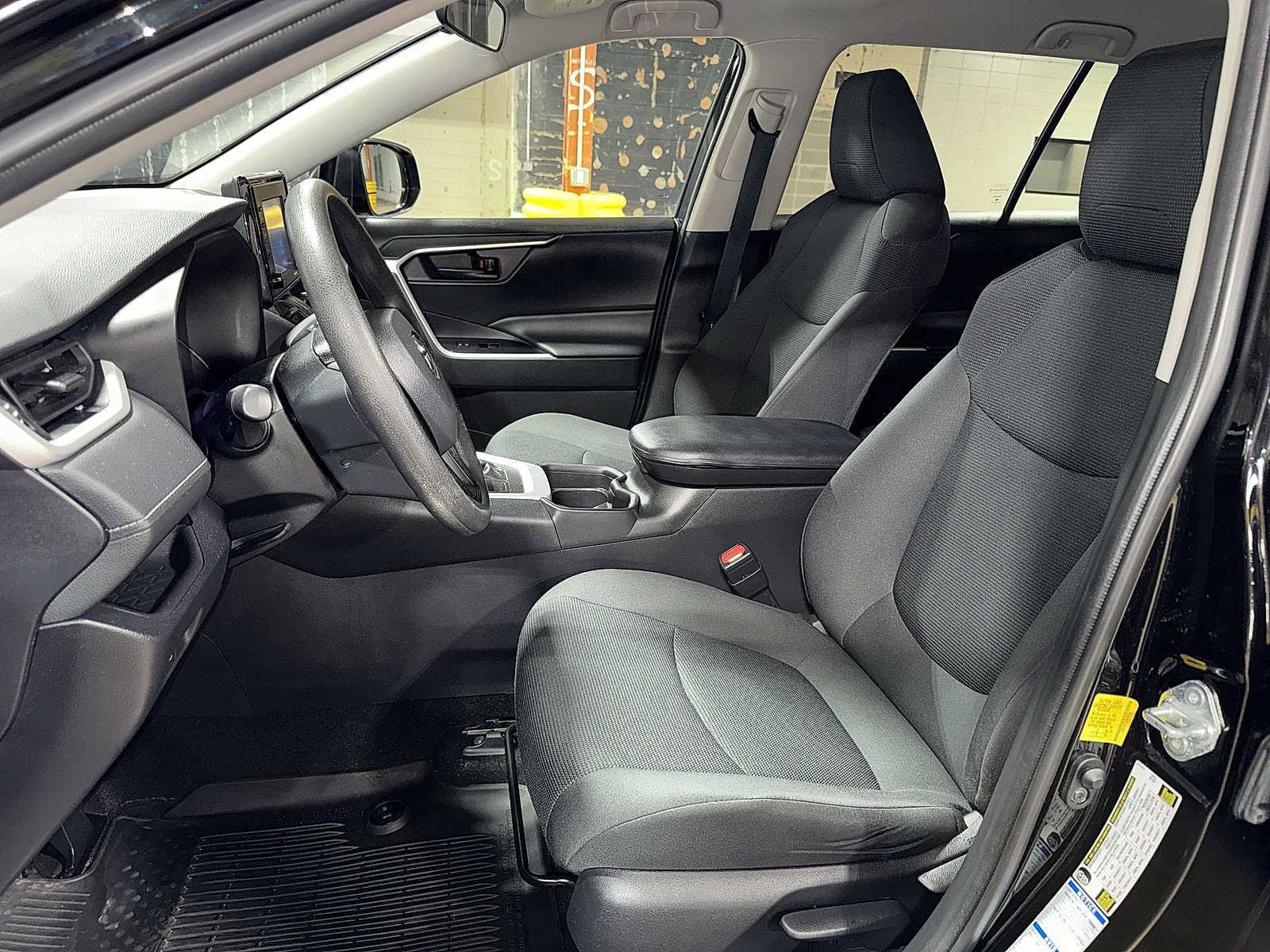 Thumbnail: 2021 Toyota RAV4 - 15