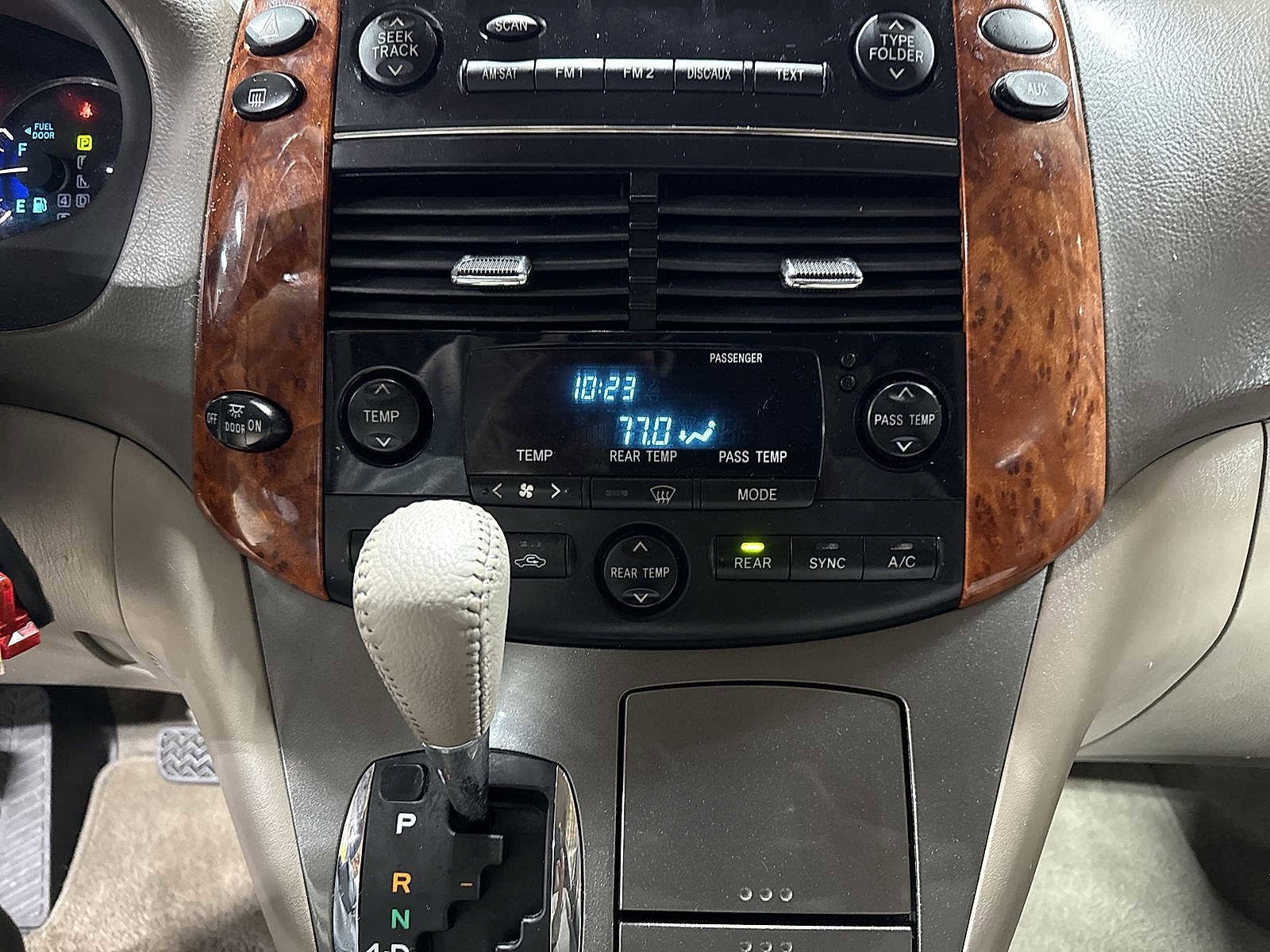 Thumbnail: 2007 Toyota Sienna - 22