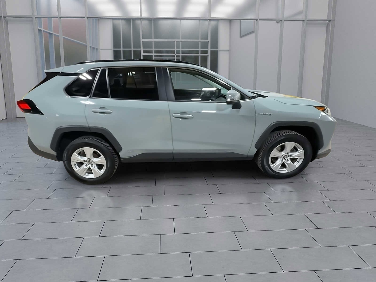 Thumbnail: 2021 Toyota RAV4 - 9