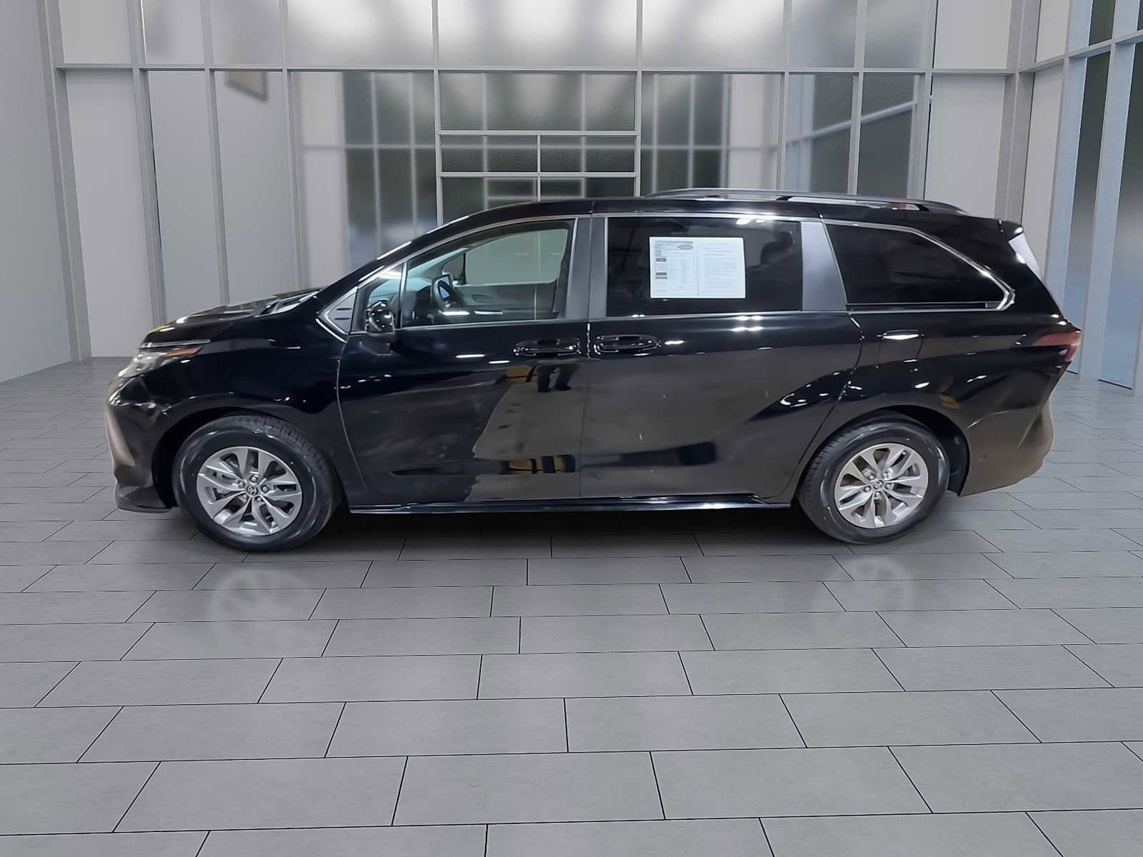 Thumbnail: 2022 Toyota Sienna - 5