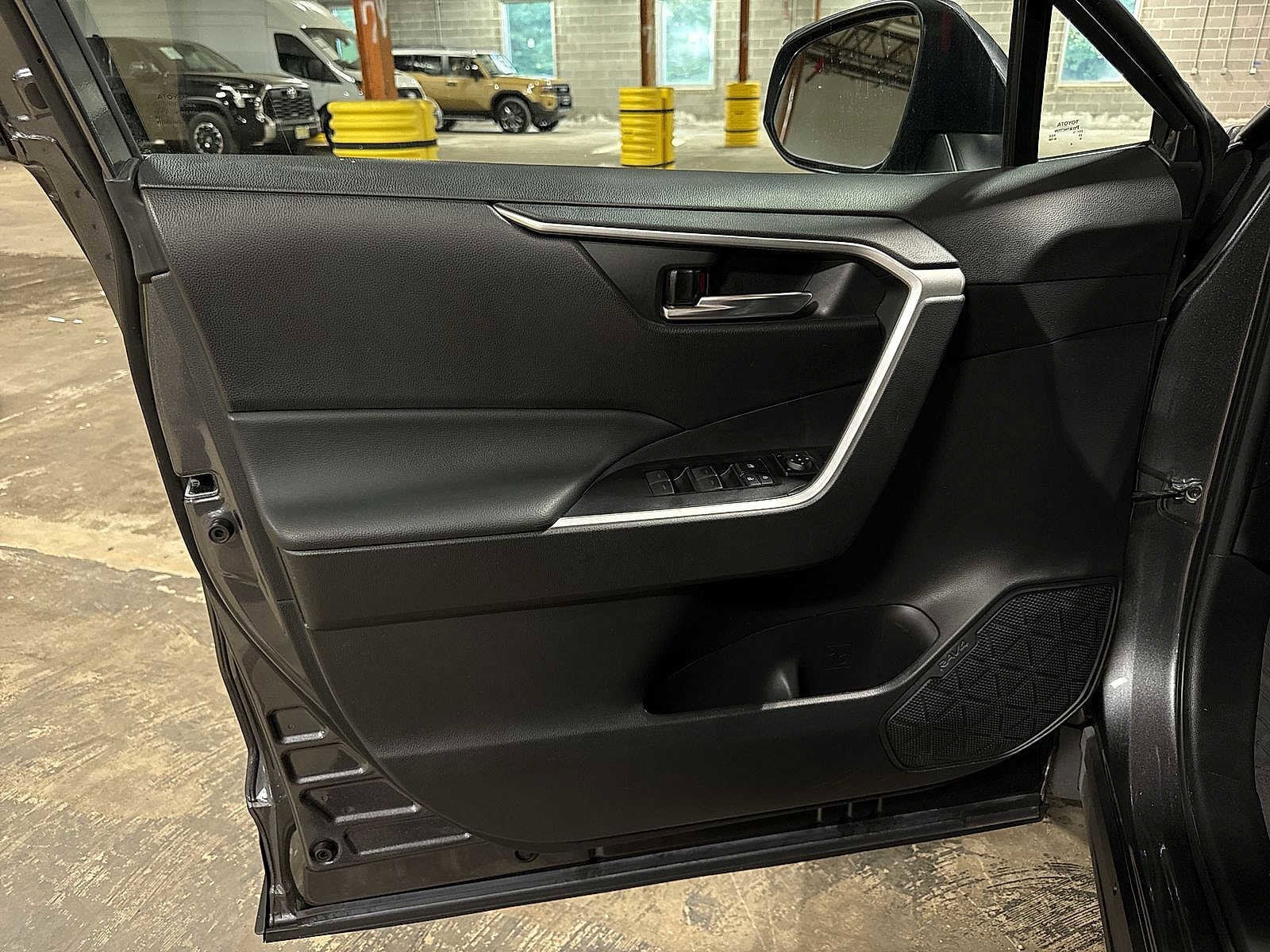 Thumbnail: 2022 Toyota RAV4 - 29