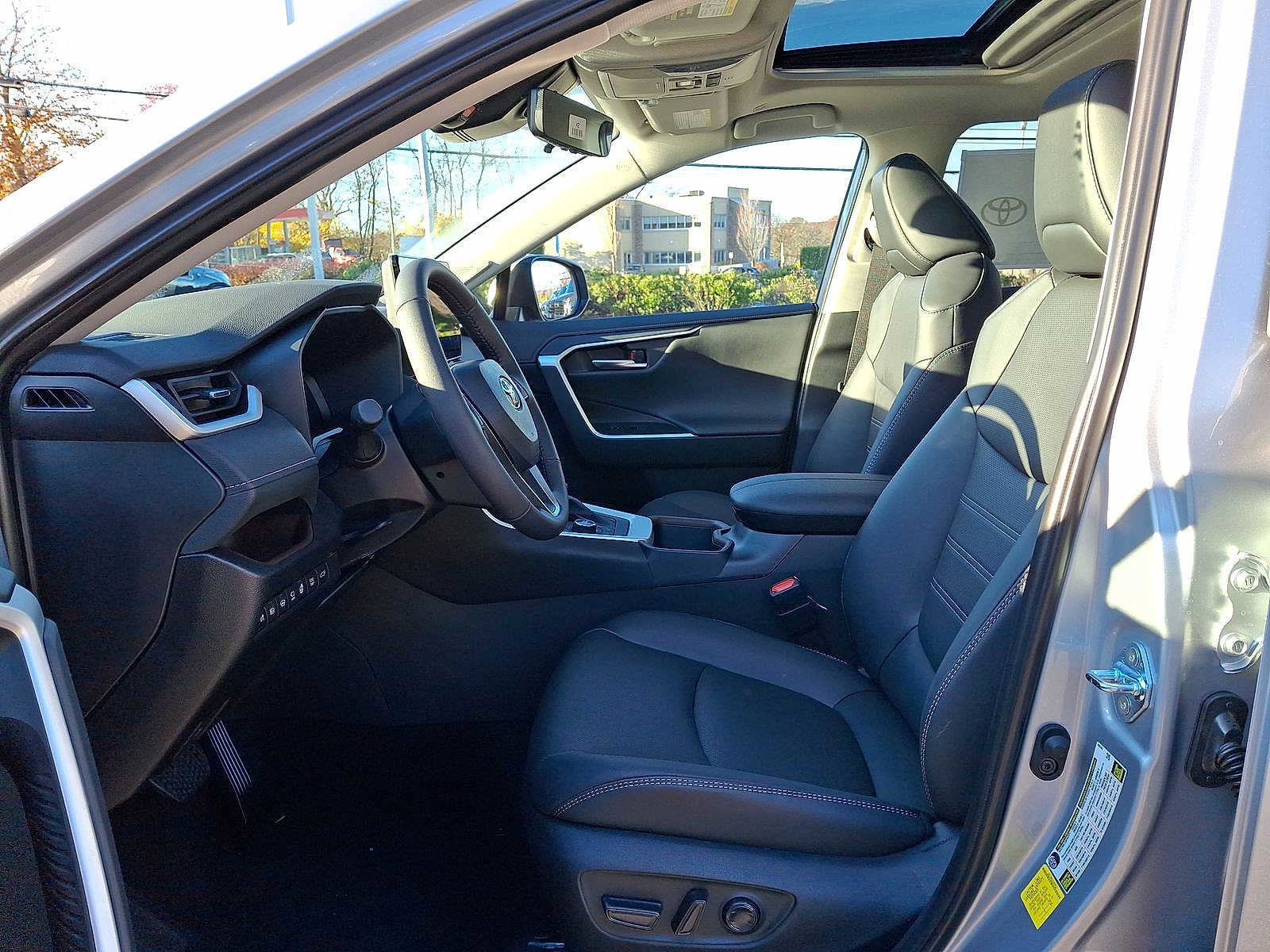 Thumbnail: 2025 Toyota RAV4 - 14