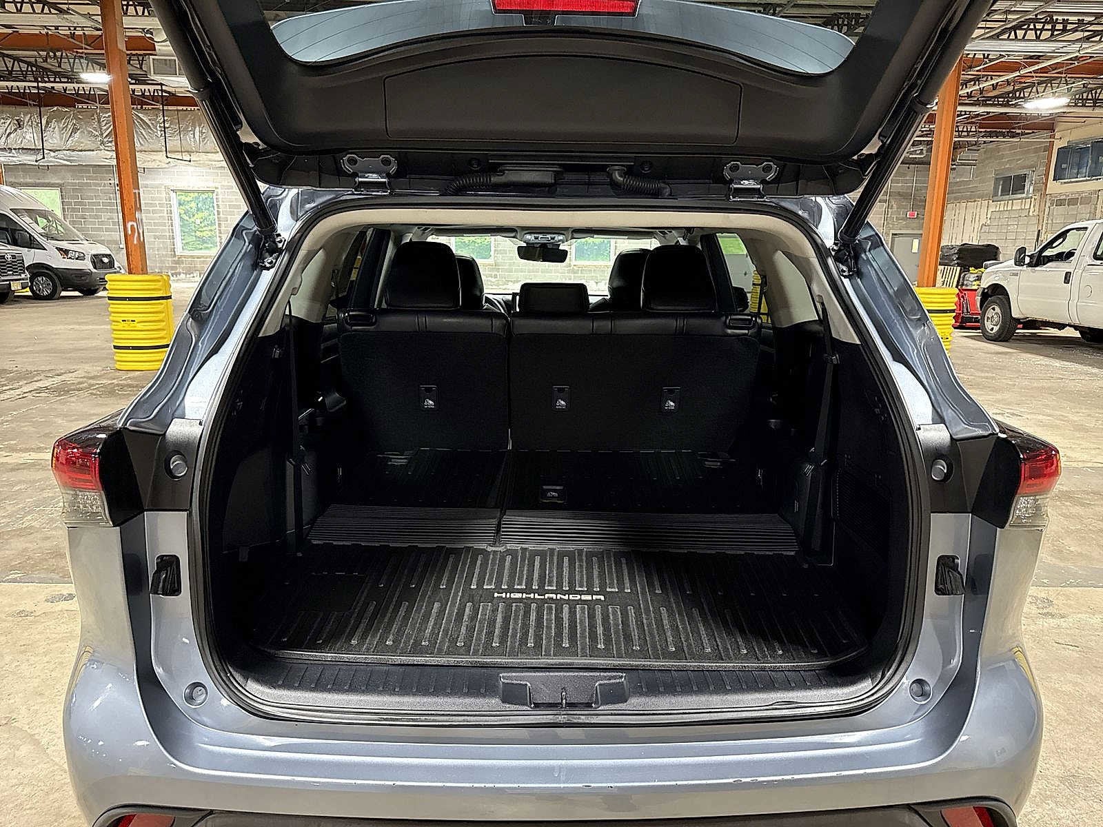 Thumbnail: 2023 Toyota Highlander - 11
