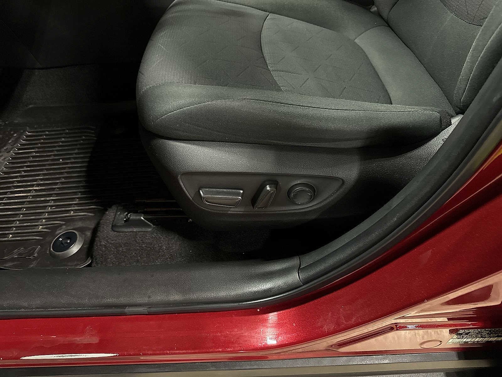 Thumbnail: 2023 Toyota RAV4 - 22