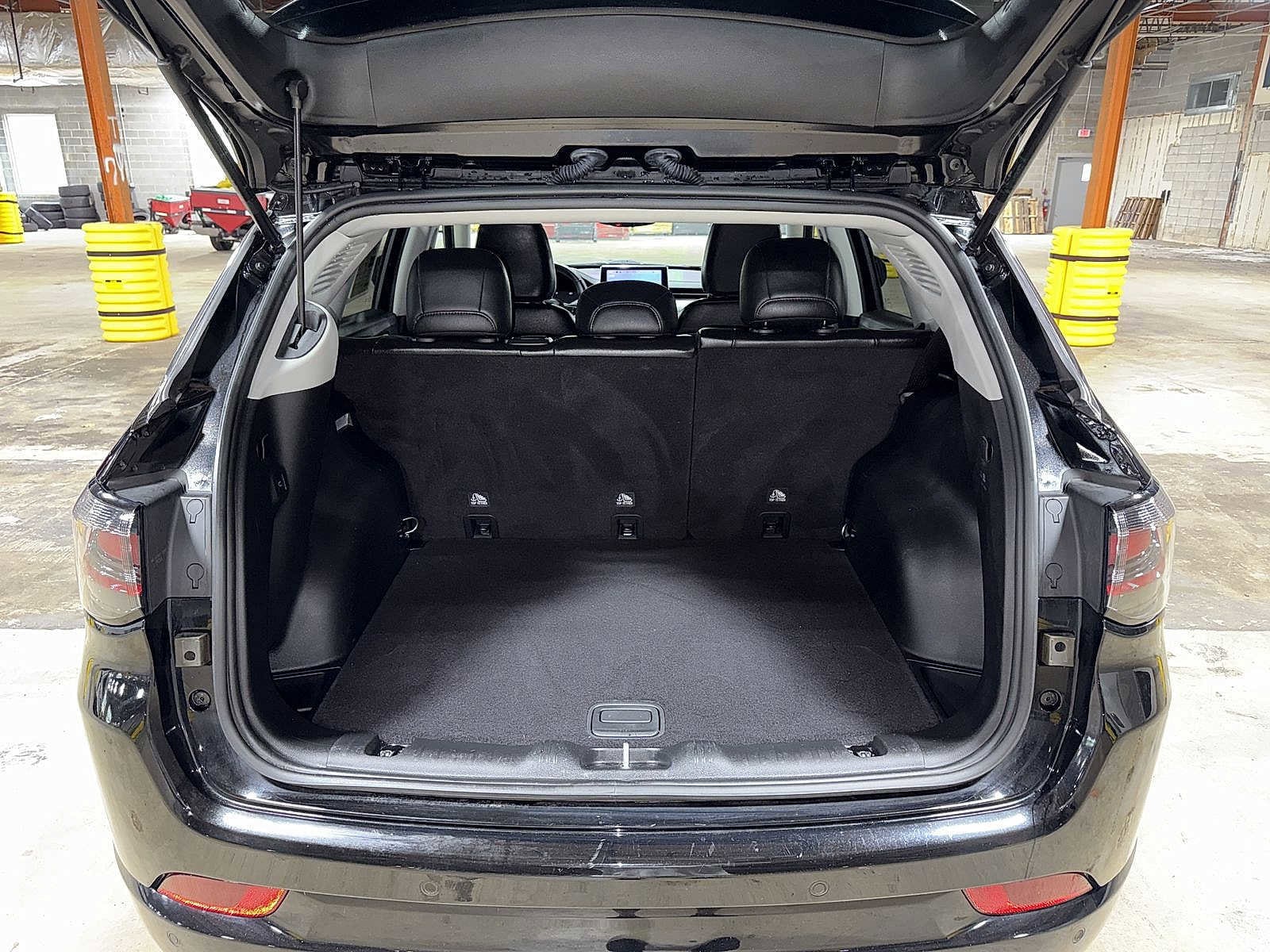 Thumbnail: 2022 Jeep Compass - 11