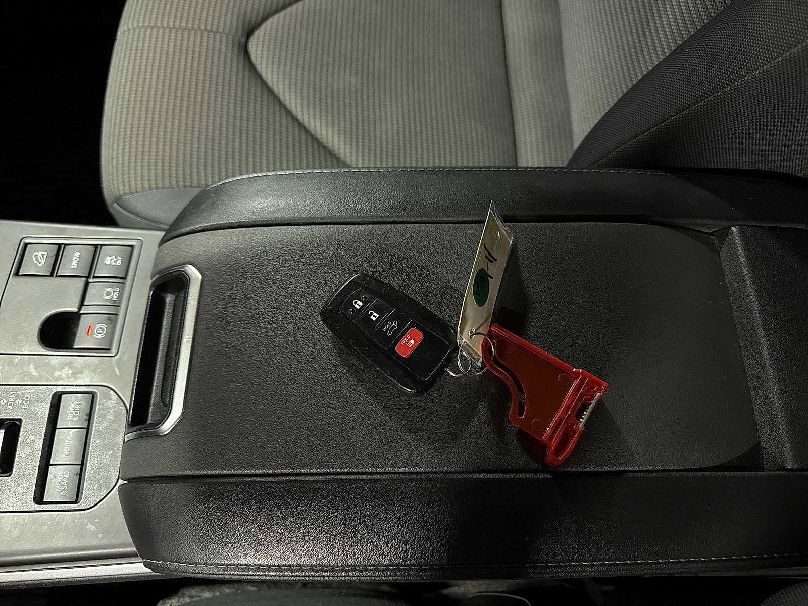 Thumbnail: 2023 Toyota Highlander - 32