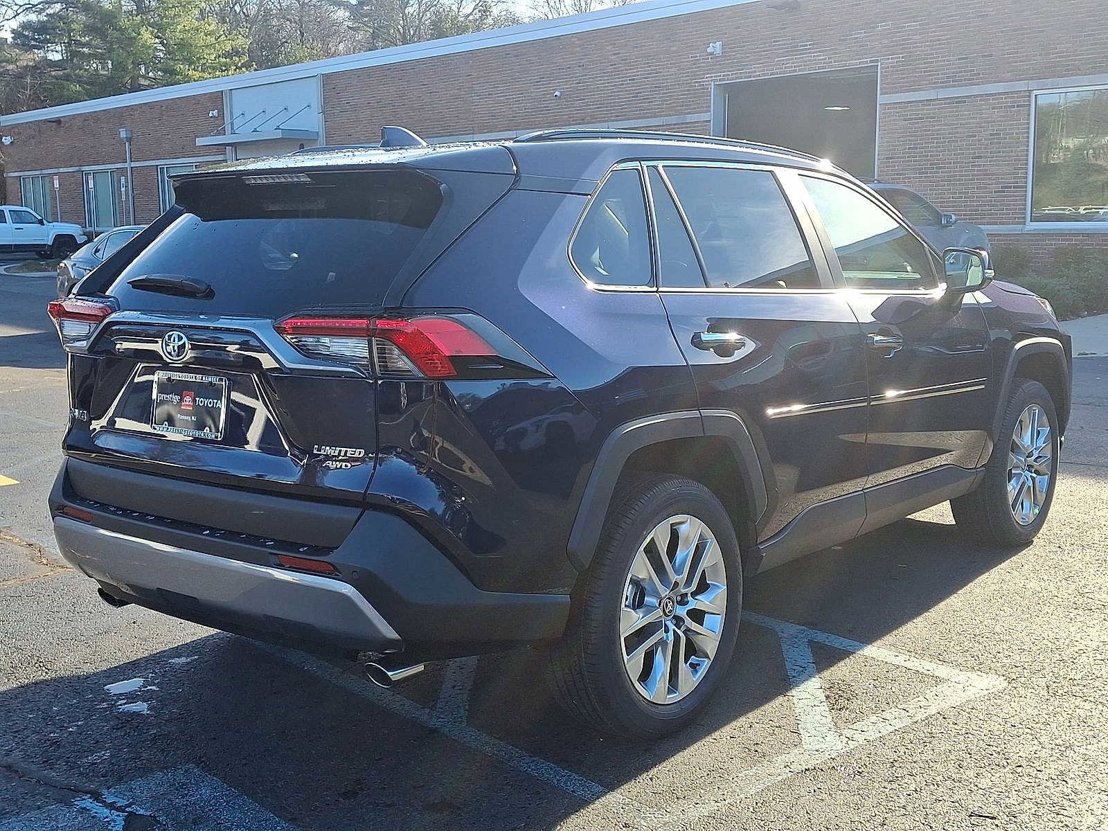 Thumbnail: 2025 Toyota RAV4 - 18