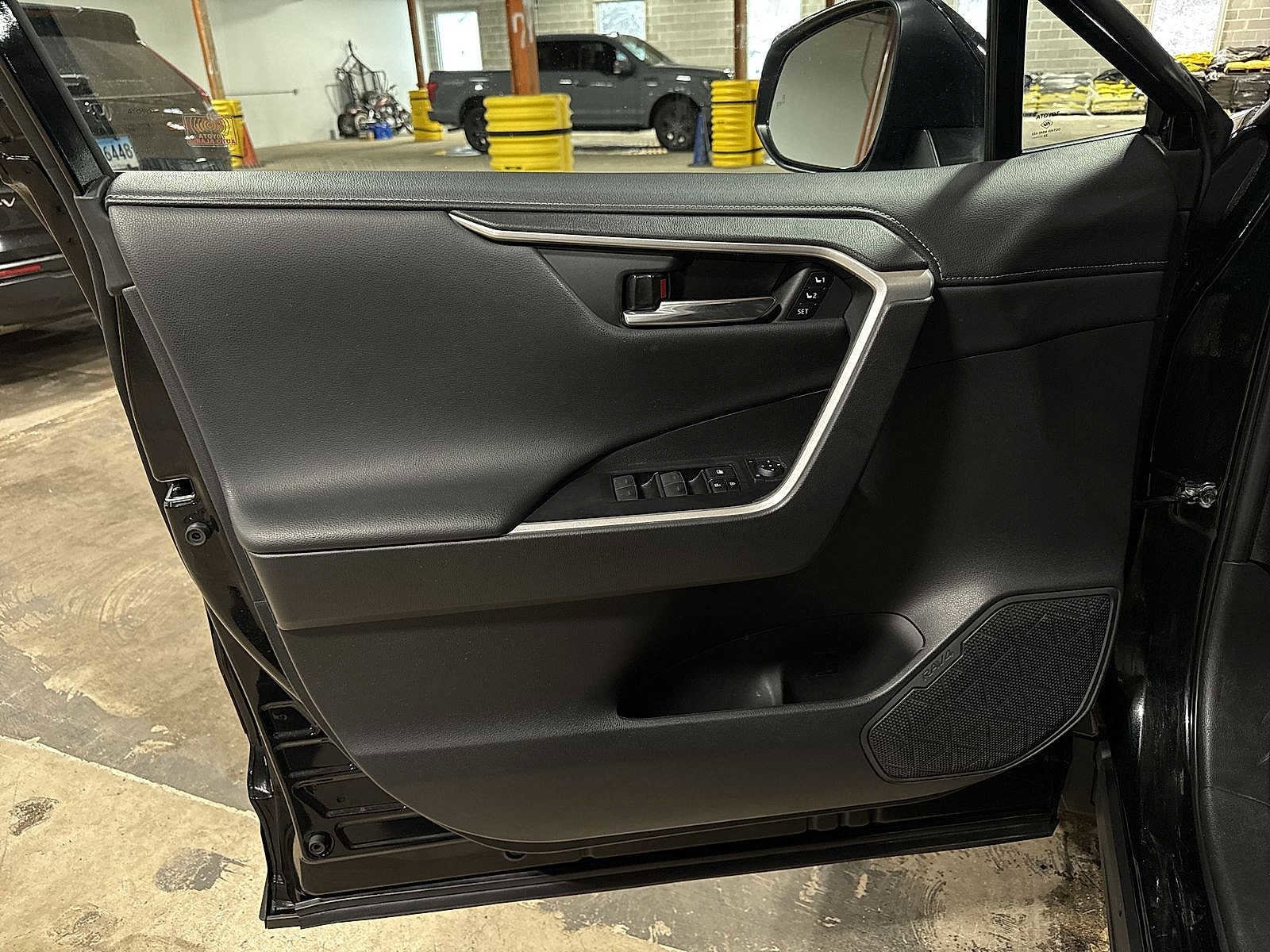 Thumbnail: 2023 Toyota RAV4 - 32