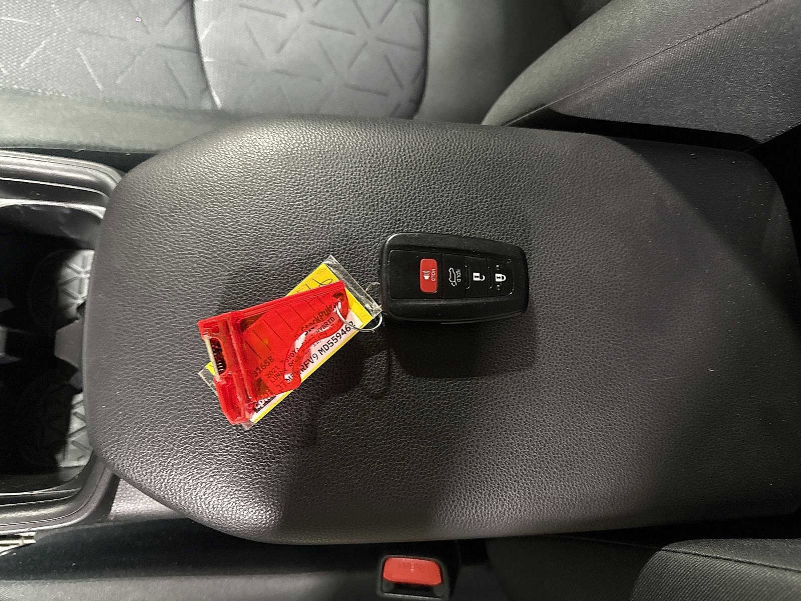 Thumbnail: 2021 Toyota RAV4 - 32