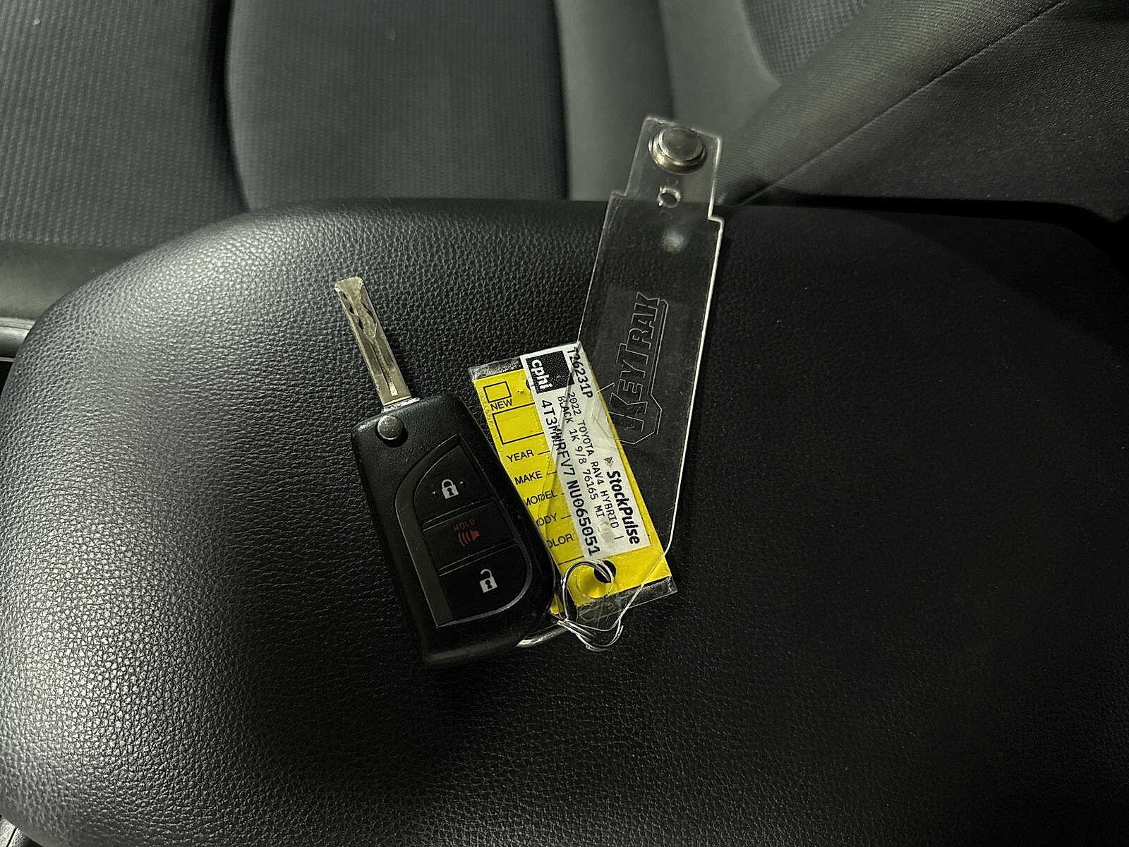 Thumbnail: 2022 Toyota RAV4 - 31