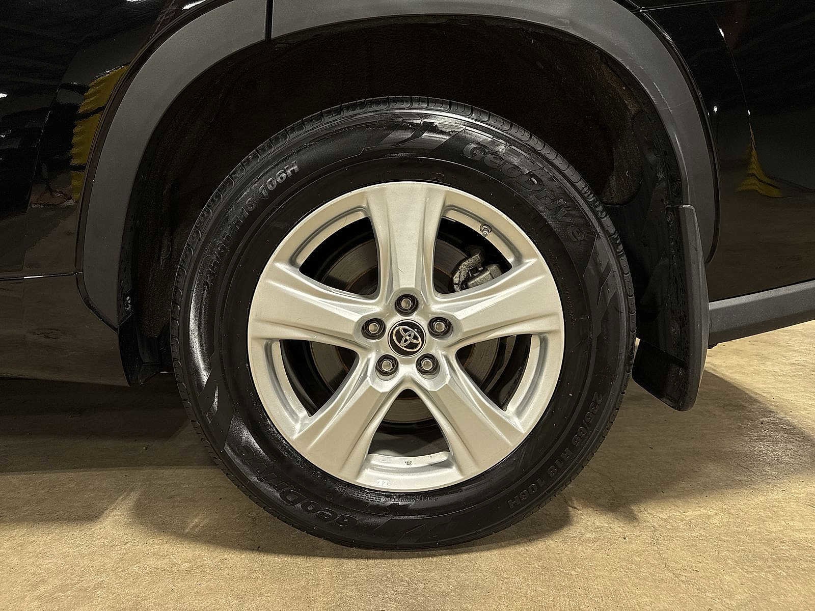 Thumbnail: 2023 Toyota Highlander - 10