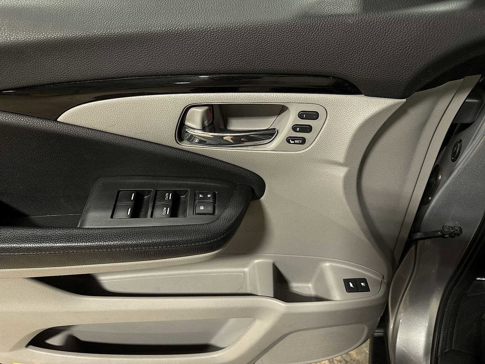 Thumbnail: 2016 Honda Pilot - 23