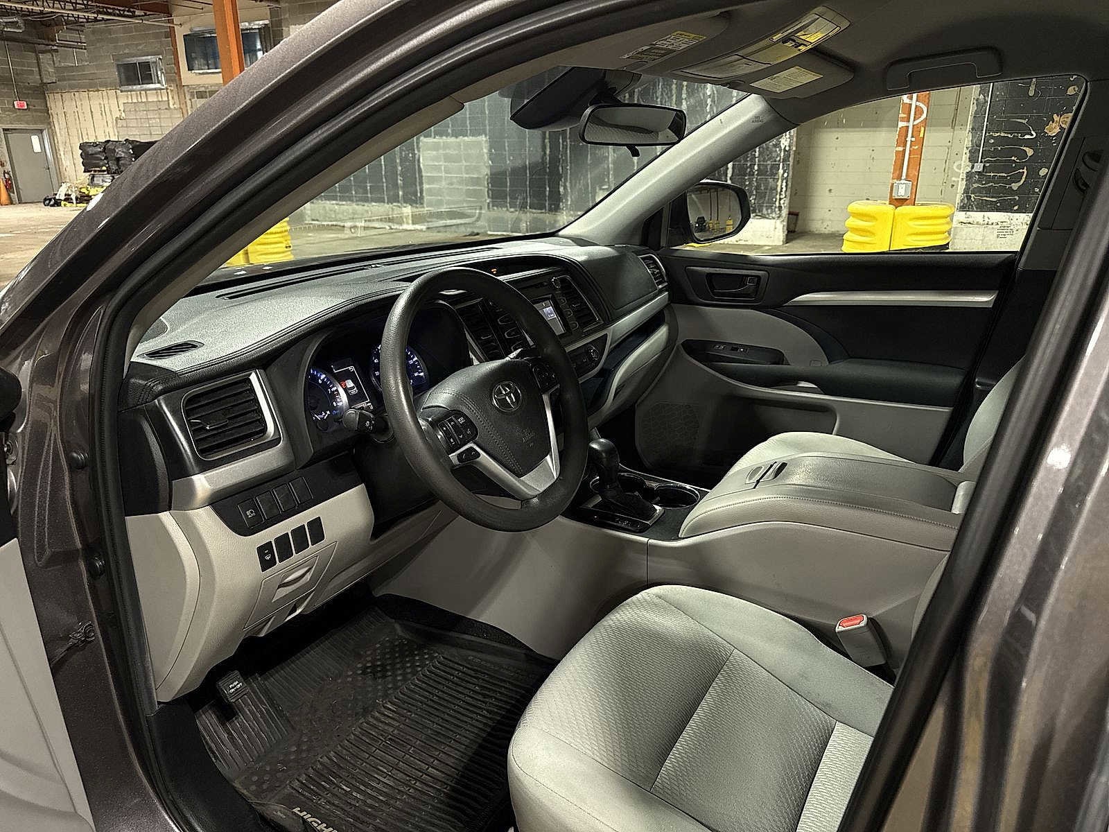 Thumbnail: 2019 Toyota Highlander - 28