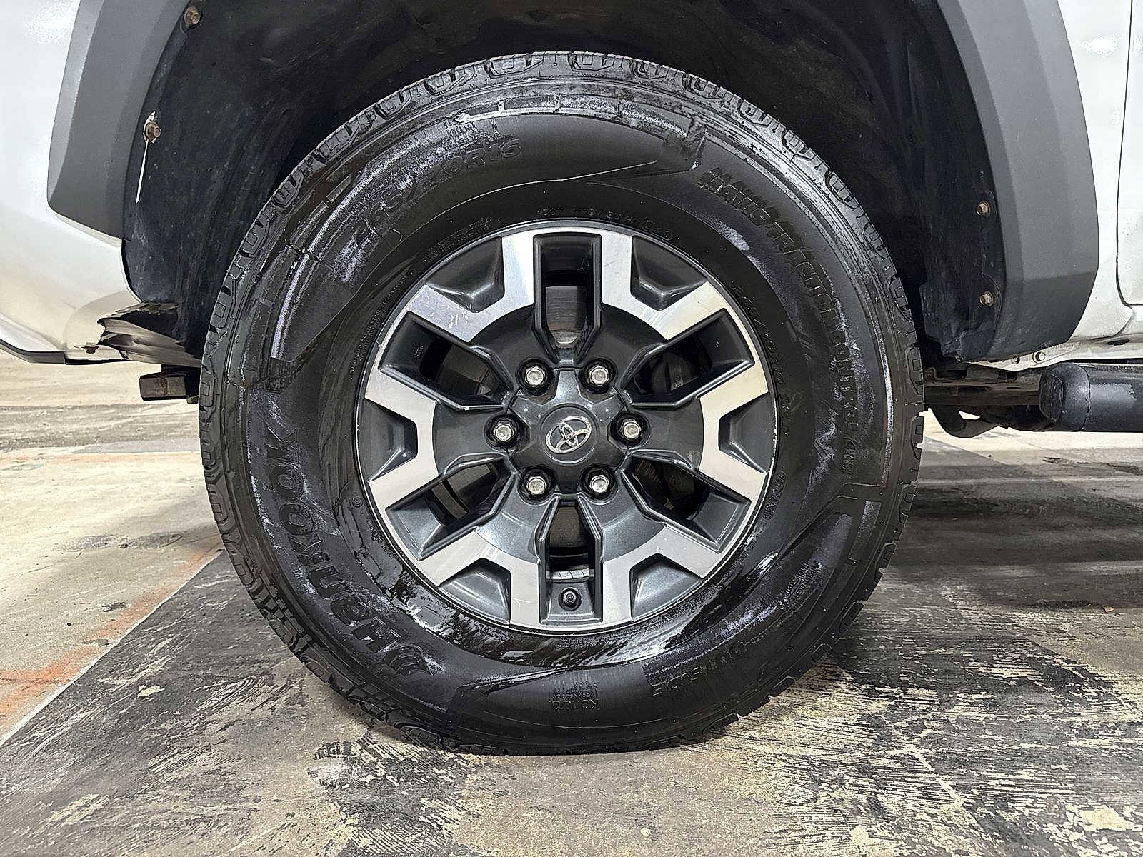 Thumbnail: 2016 Toyota Tacoma - 10